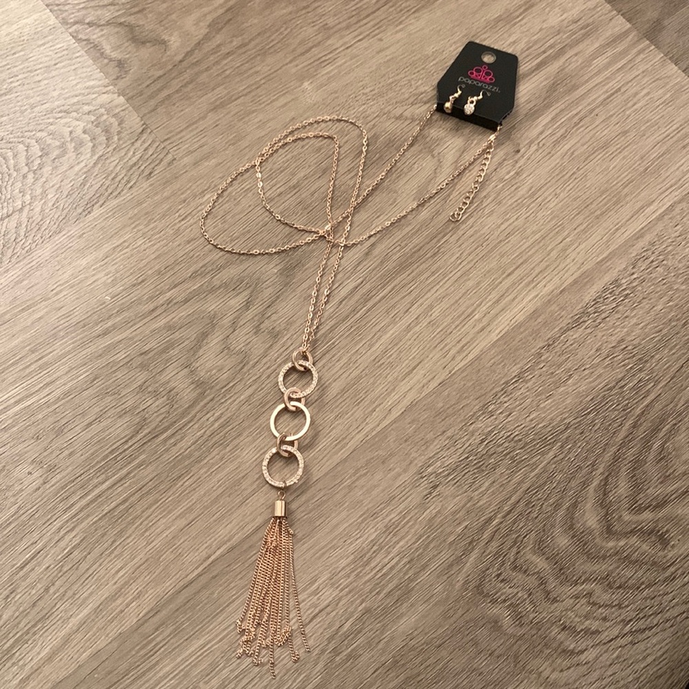 Paparazzi Diva in Diamonds Rose Gold Tone Necklace & Earrings